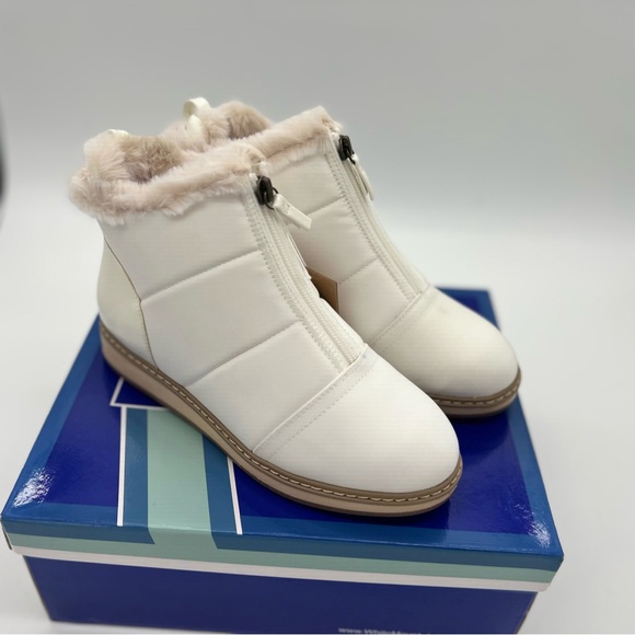 New White Mountain Boots Tamarin Women's White Puffer Boots Booties Size 7 Wide - Picture 3 of 7